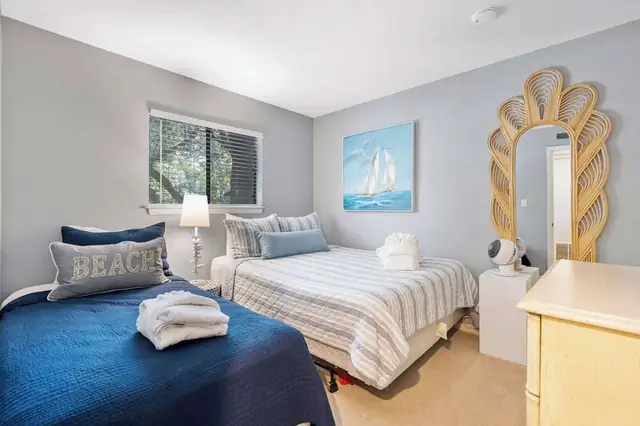 Bedroom at Fiddler’s Cove 17K